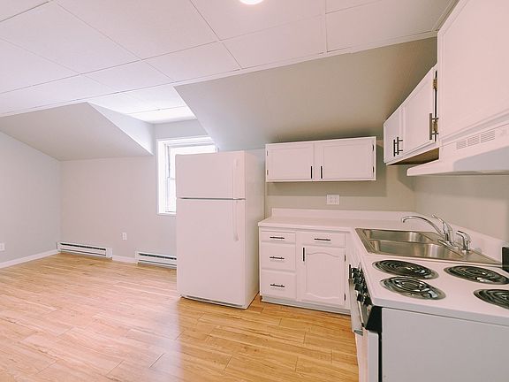 2nd image of 300 Norway Ave #303