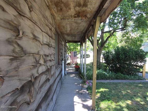 3rd image of 78 S Fremont St NE
