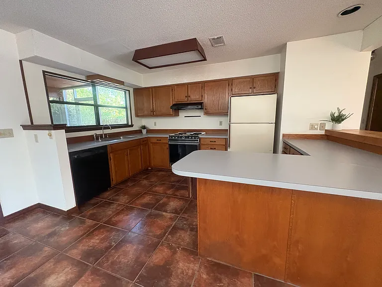 636 Fir Ave — Photo 5