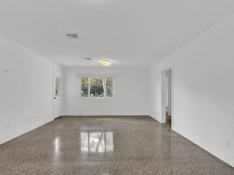 601 Paulina Rd — Photo 11