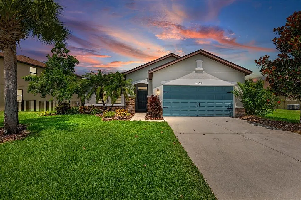 4 bed, 3.0 bath, 1972 sqft, $3,200 — Photo 1