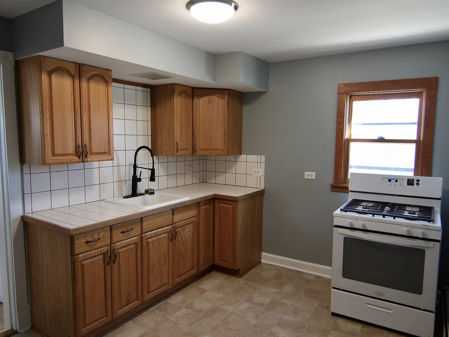 2 bed, 1000 sqft, $1,650 — Photo 3