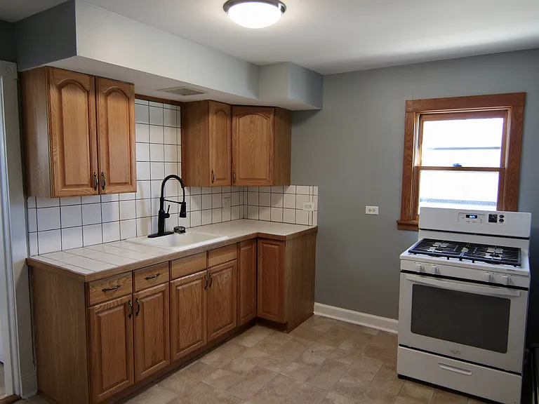 2700 W 98th St #1 — Photo 3
