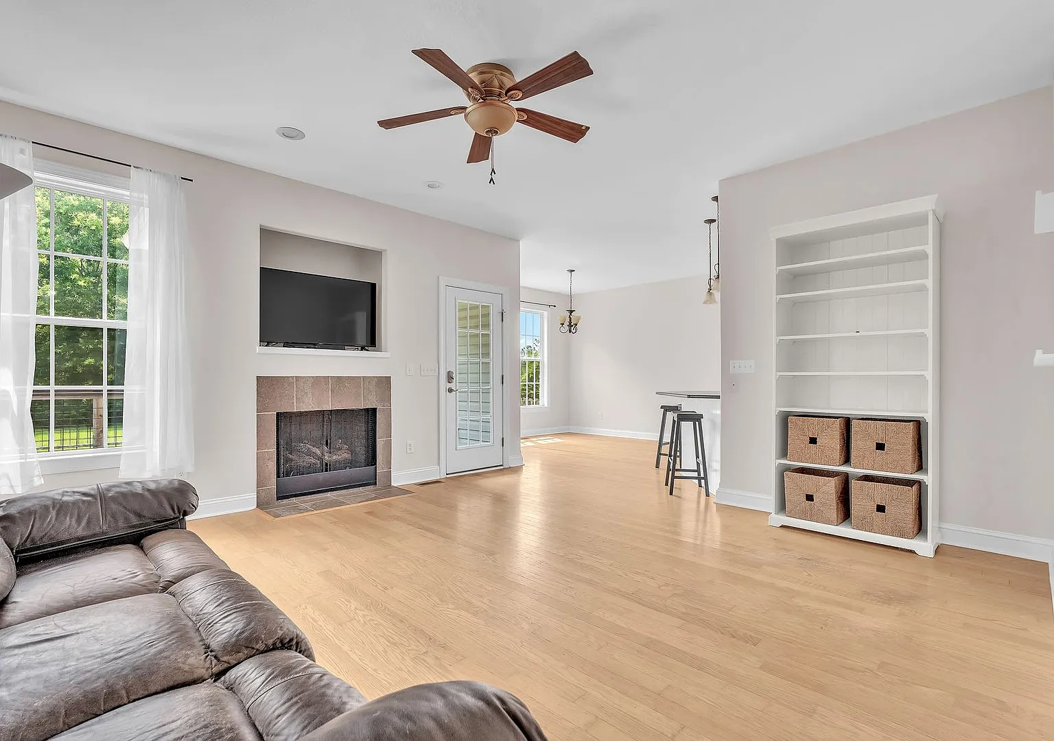 210 Raven Ridge Ct — Photo 4