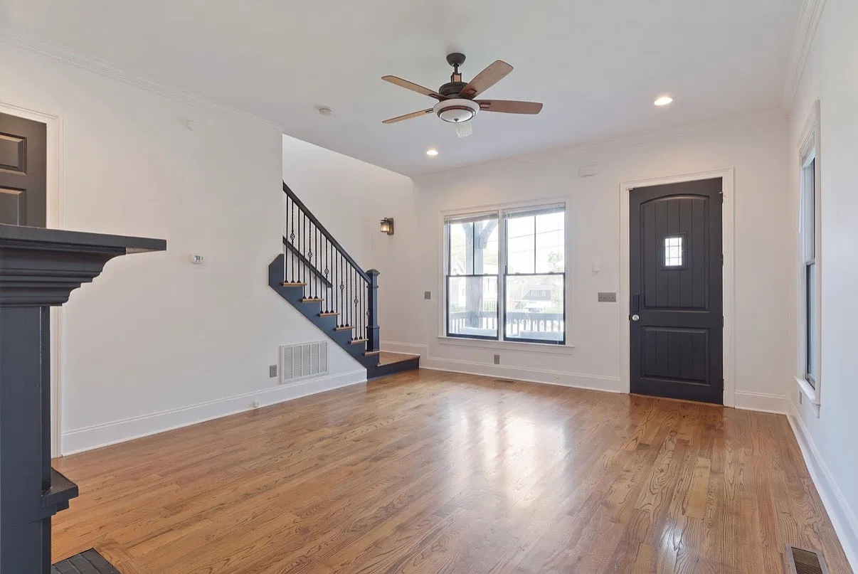 1100 W Grove Ave — Photo 3