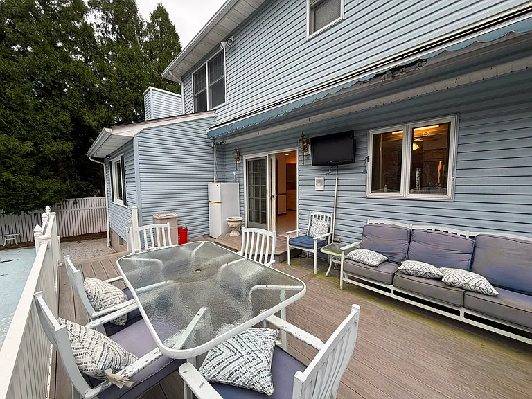 300 Saint Johns Pl — Photo 19