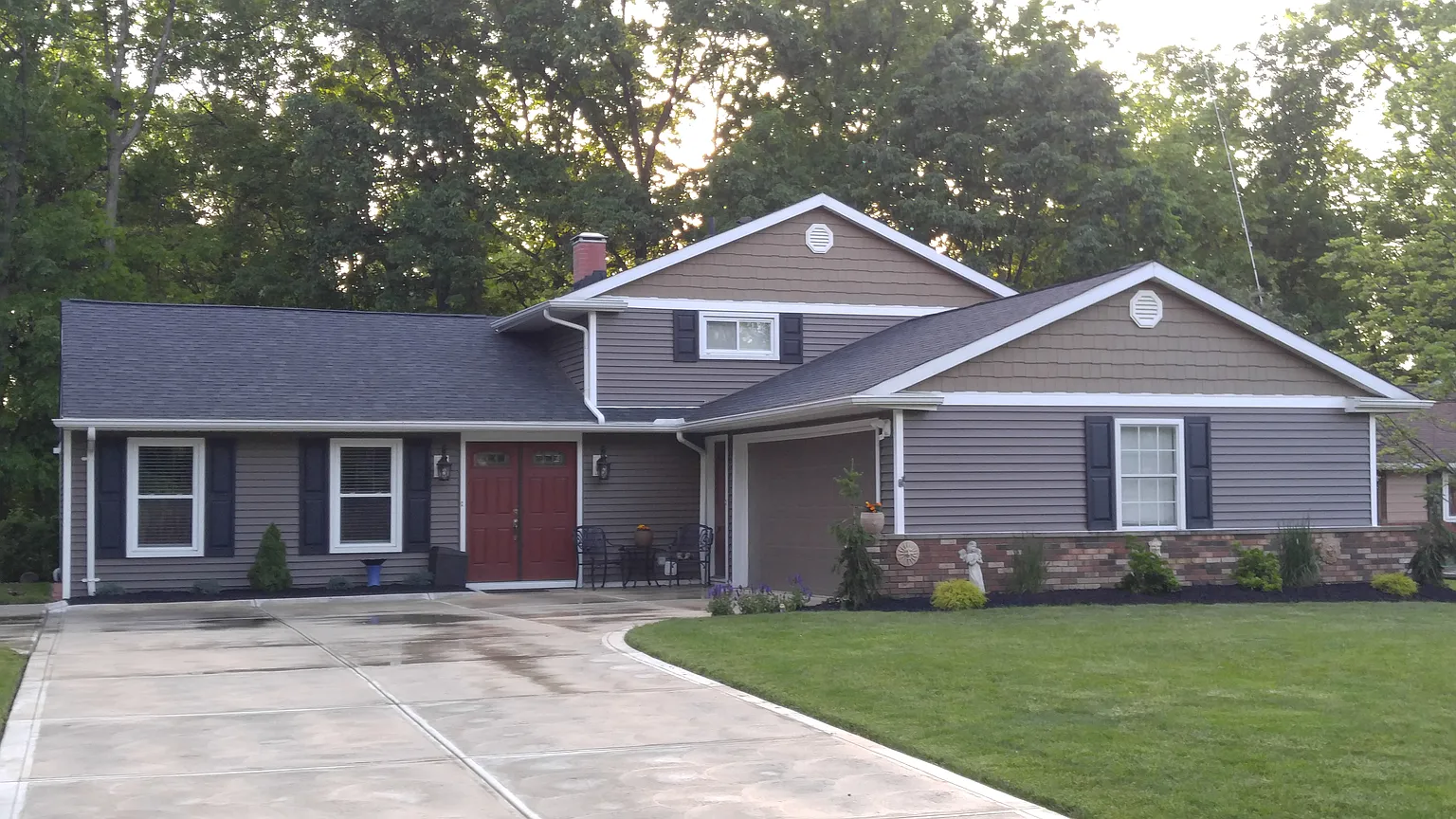 15618 Creekwood Ln photo 1