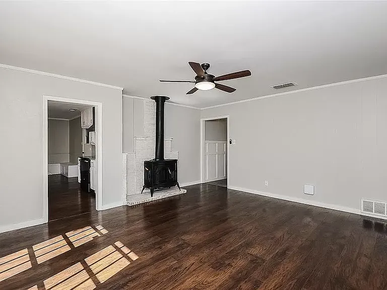 440 E Taylor St — Photo 4