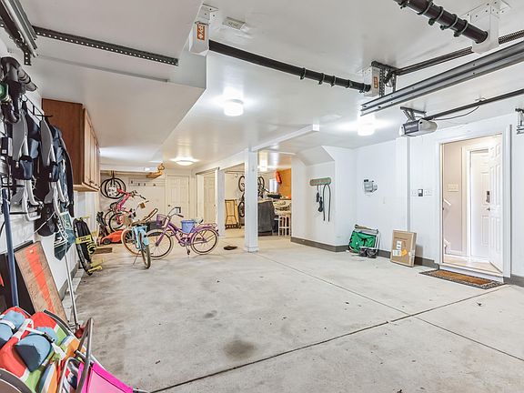 5th image of 858 2nd St #1