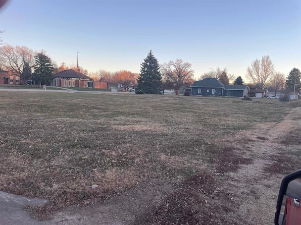 733 N 9th St, Loup City, NE 68853