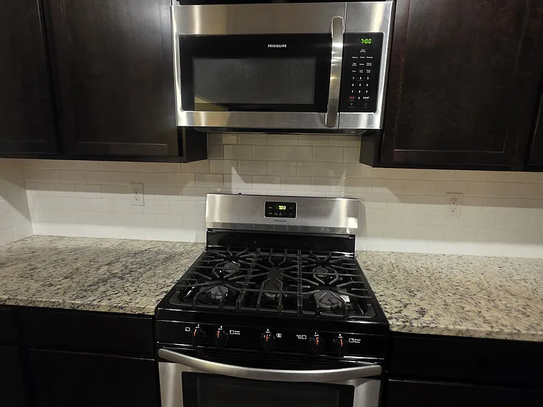 1393 Shipyard Dr — Photo 9