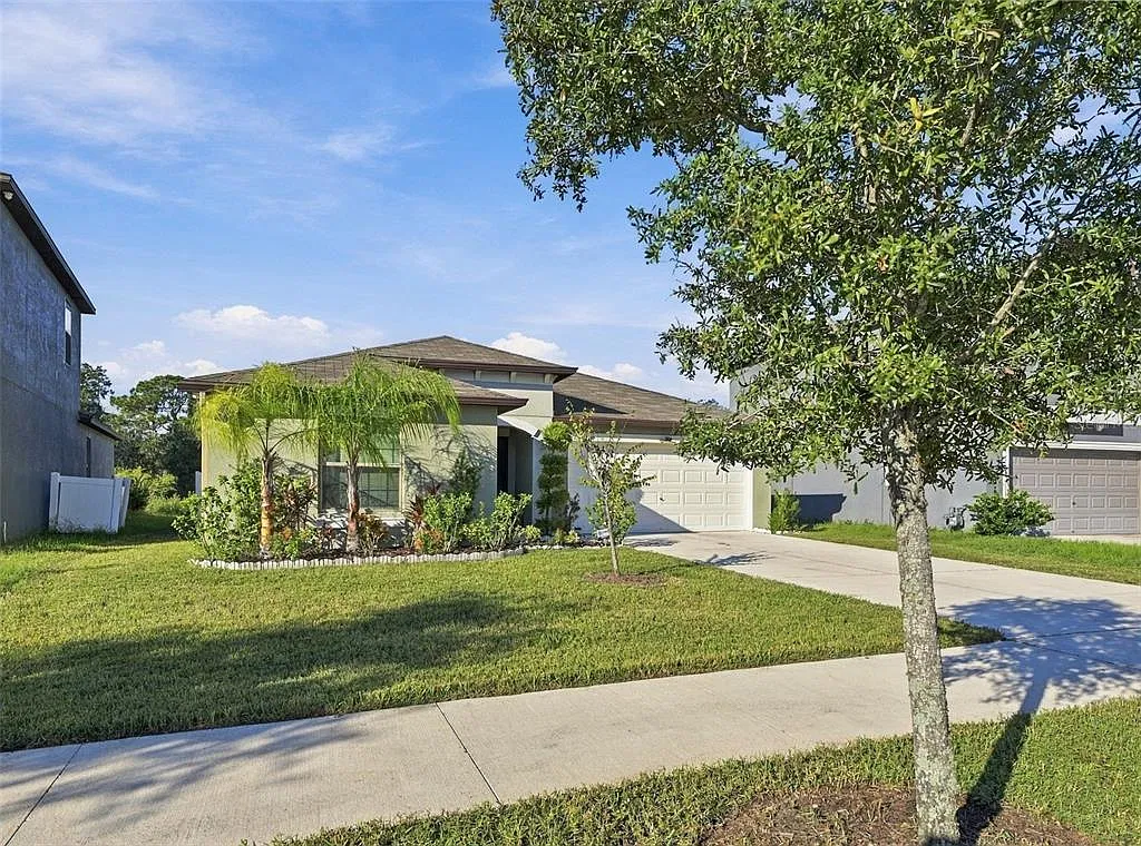 4 bed, 2.0 bath, 1935 sqft, $3,000 — Photo 3
