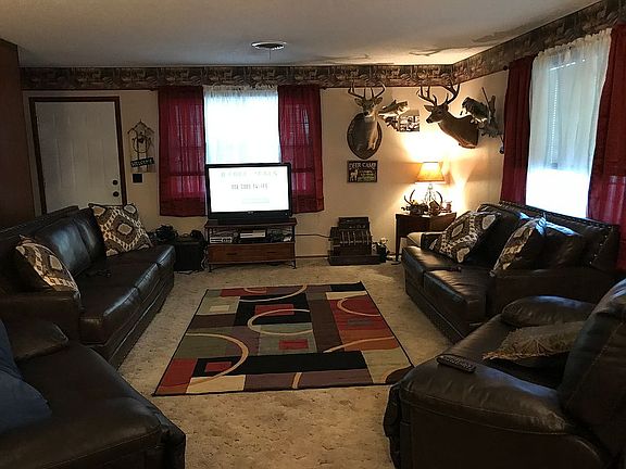 4th image of 129 East Dr