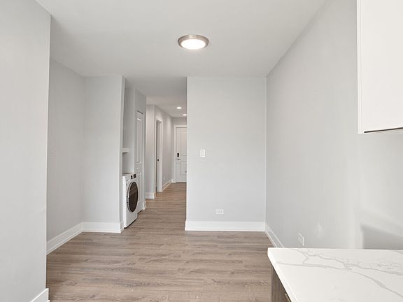 4th image of 2333 W Lunt Ave #18447341