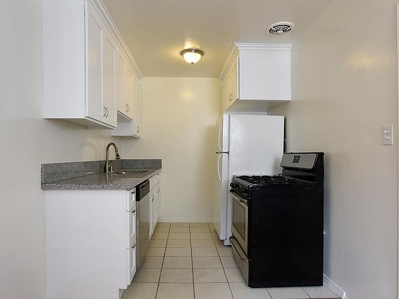3rd image of 11743 Dorothy St APT 6