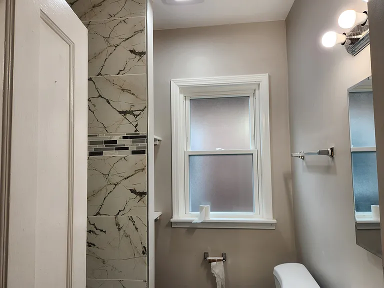 502 E 88th Pl — Photo 7