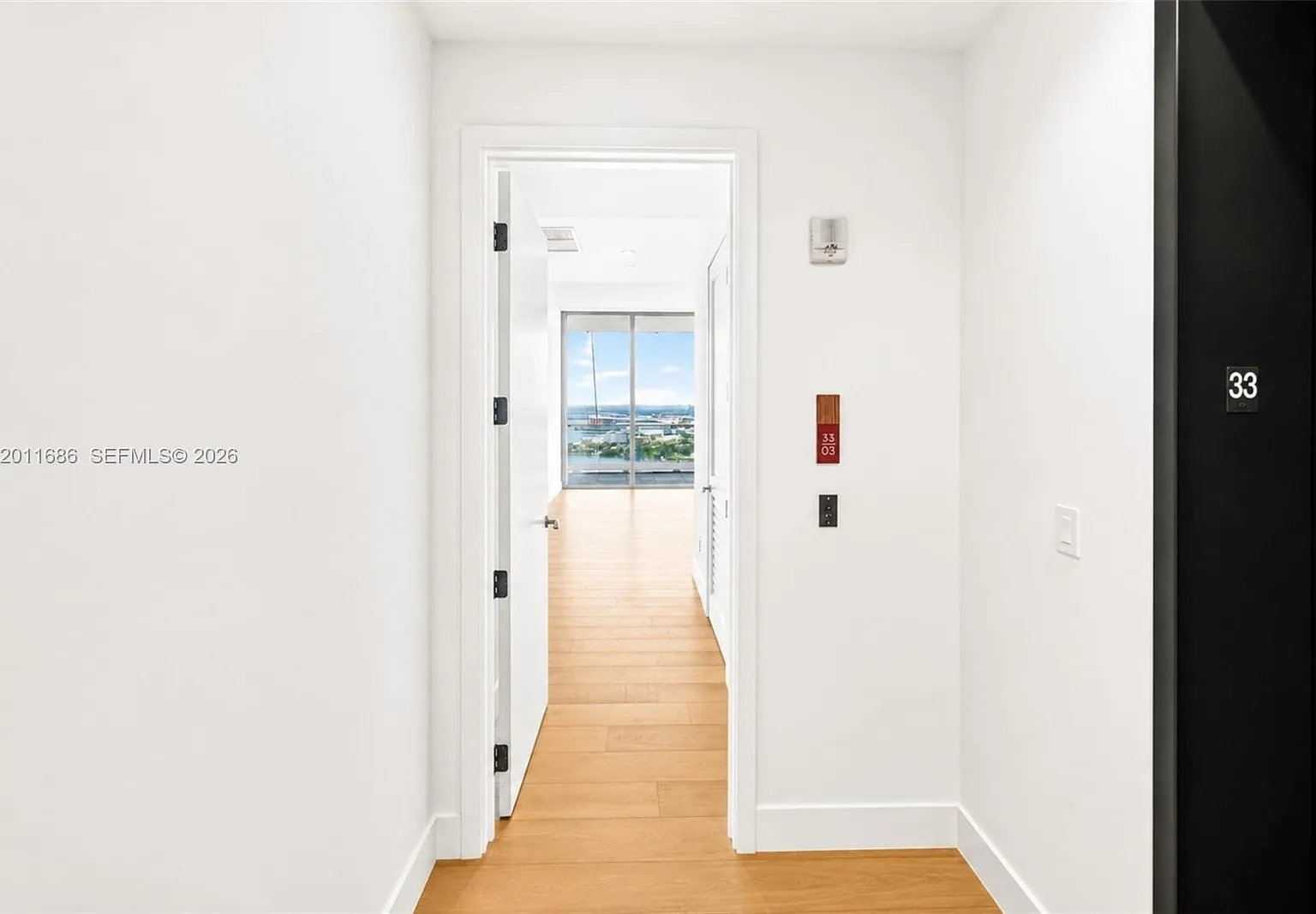 Una Residences Condo — Photo 3