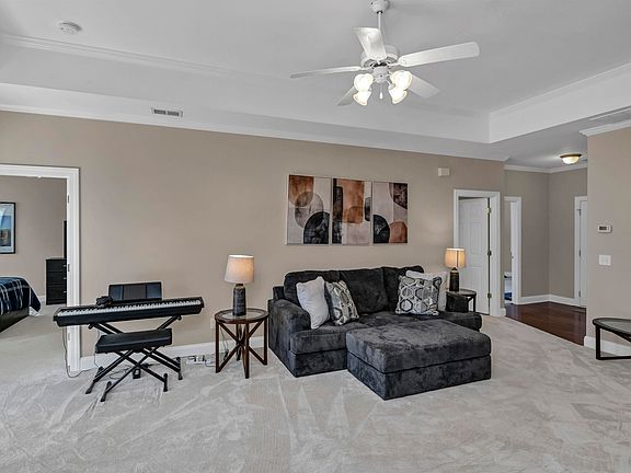 3rd image of 537 Park Place Dr