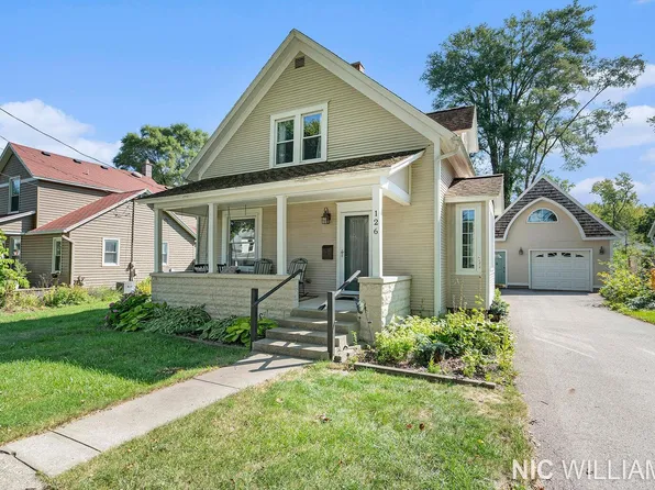 126 S Main St, Rockford, MI 49341