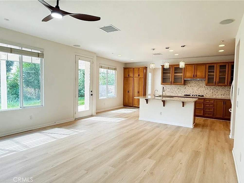 6 bed, 3316 sqft, $5,900 — Photo 4