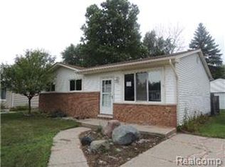 1104 Howard St, Algonac, MI