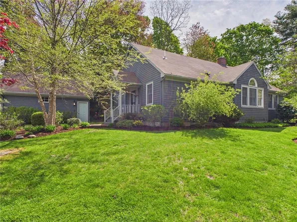 30 Forest Rd W, Bristol, RI 02809