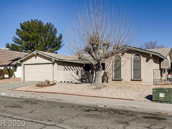 3rd image of 4690 La Fonda Dr
