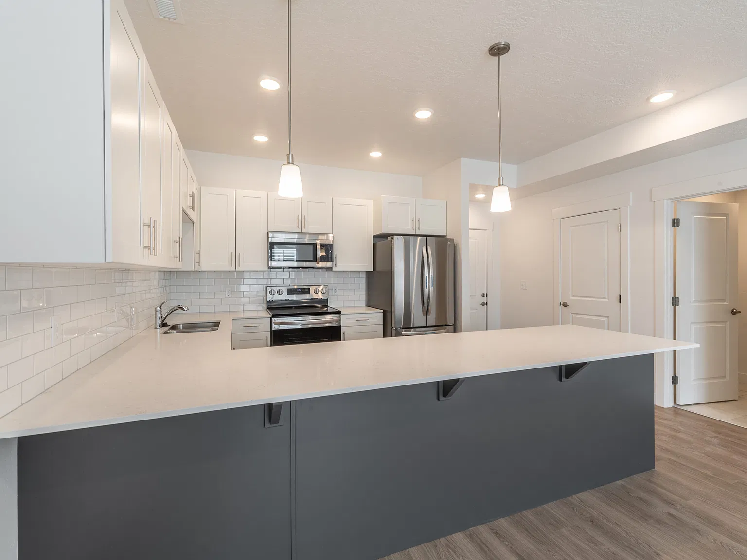 3 bed, 2.5 bath, 1608 sqft, $2,200 — Photo 3