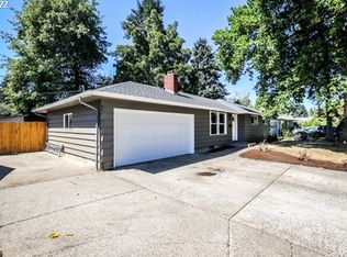 2884 Manor Dr, Springfield, OR 97477
