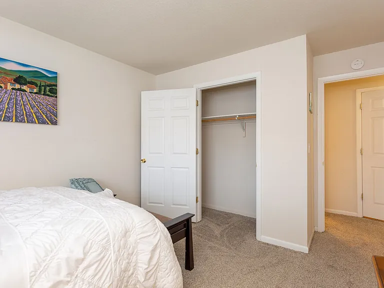 Lakeview Apartments — Photo 19