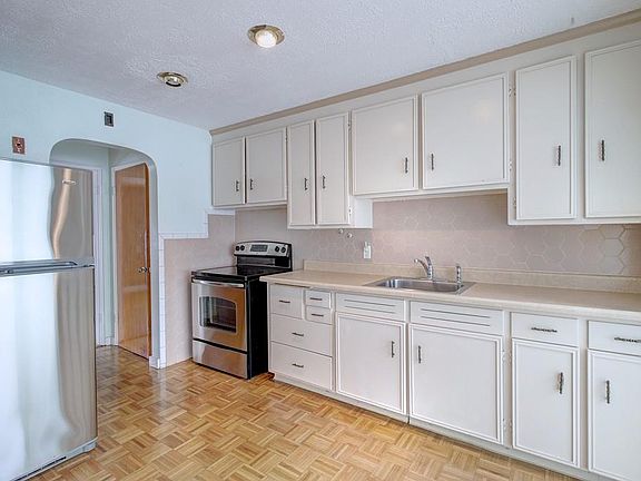 4th image of 22 Oakland St