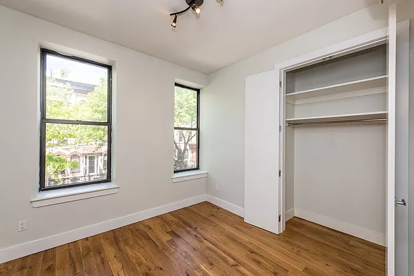 Rented by Nooklyn NYC LLC | media 41