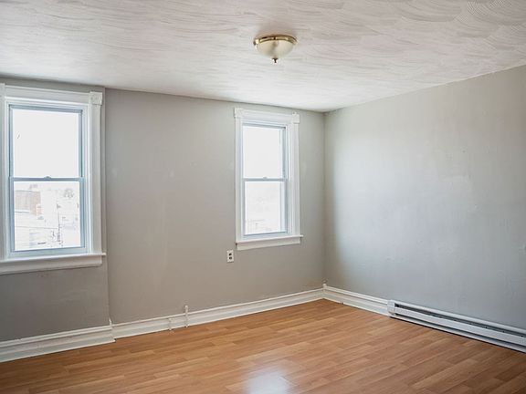 4th image of 906 N 4th St Floor 2