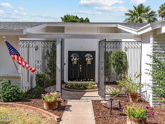 3rd image of 818 E HARMONT Drive