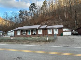 2950 Fields Creek Rd, Winifrede, WV 25214