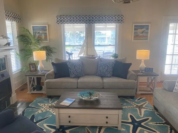 2300 Bridges St #B, Morehead City, NC 28557