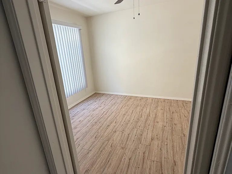 302 N Louise St #13 — Photo 8