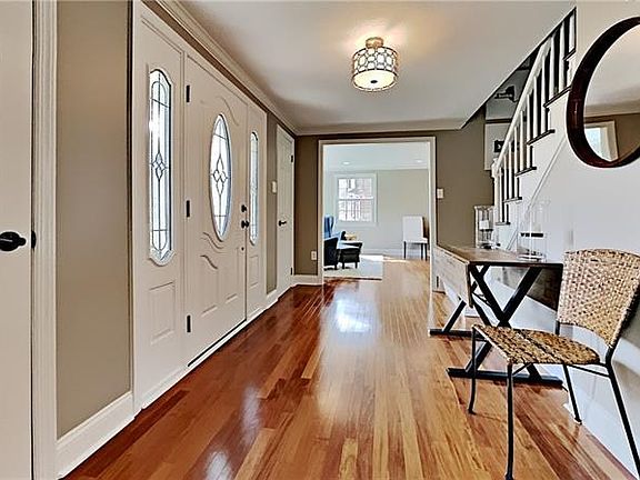4th image of 2539 Glenwood Dr