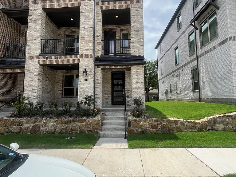 8119 Challenger Ln — Photo 1