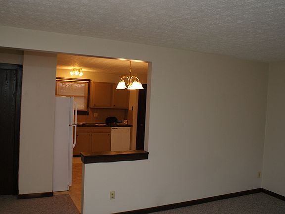 5th image of 904-908 Skyside Dr