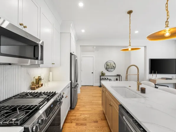 14 Harbor View St #1, Dorchester, MA 02125