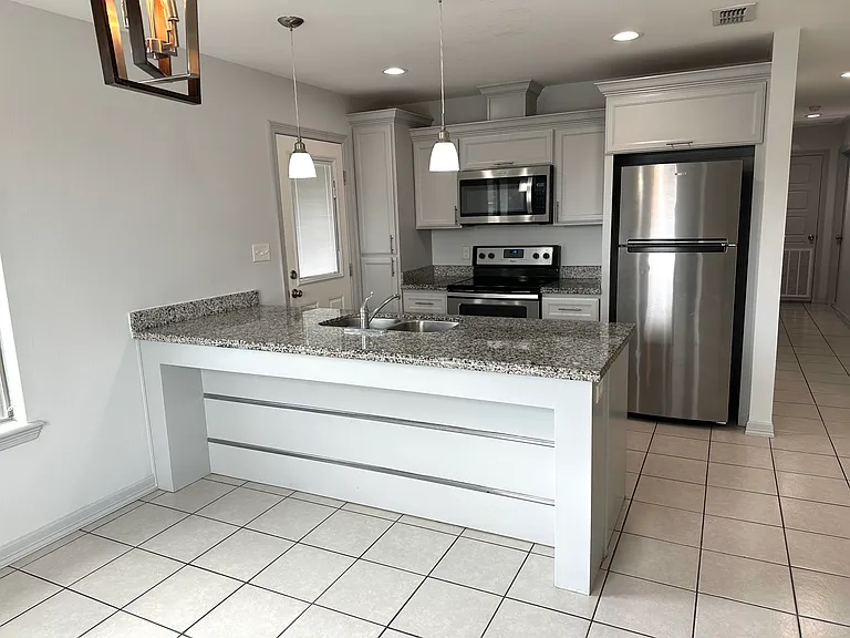 328 Clemente Ave #A — Photo 4