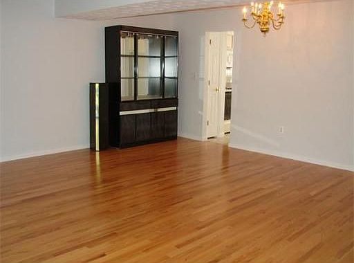 5th image of 4304 Deerfield Cir