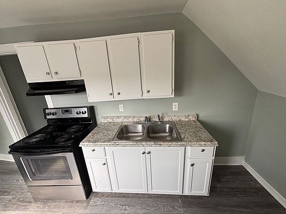 4th image of 208 Town St #B