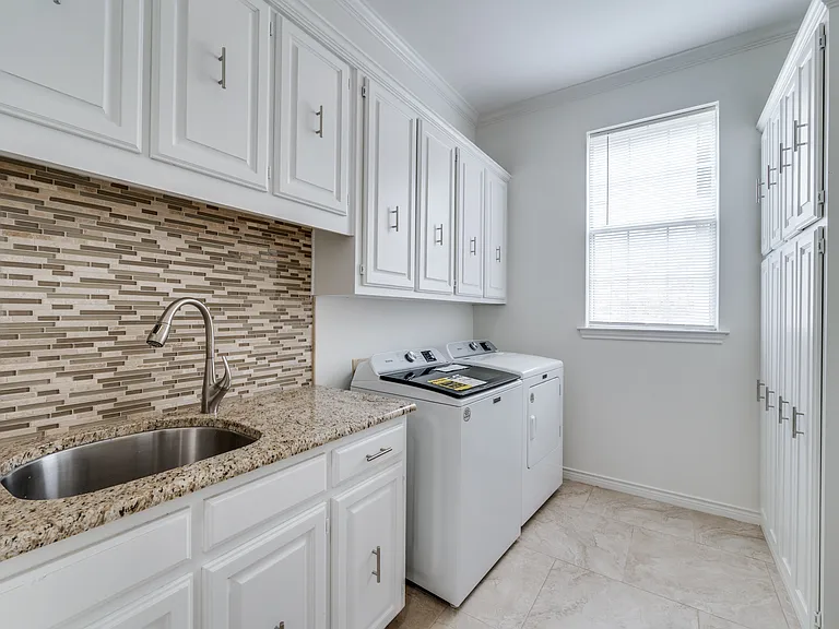 4605 Adrian Way — Photo 9