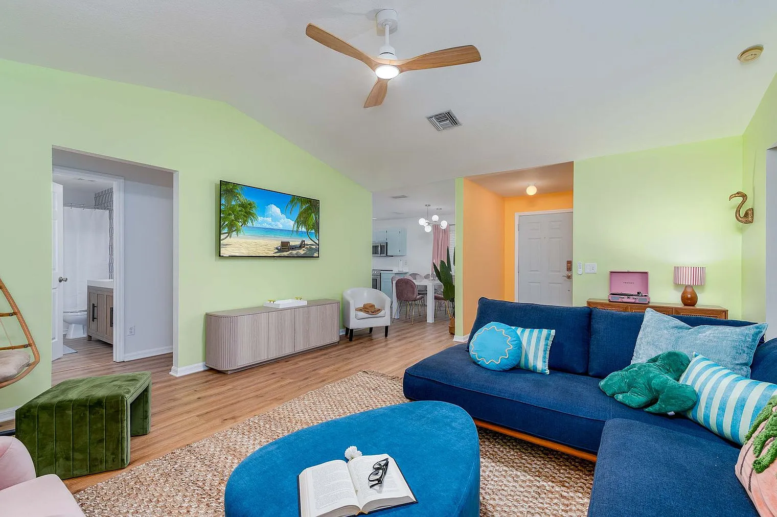 3 bed, 2.0 bath, 1399 sqft, $7,138 — Photo 3