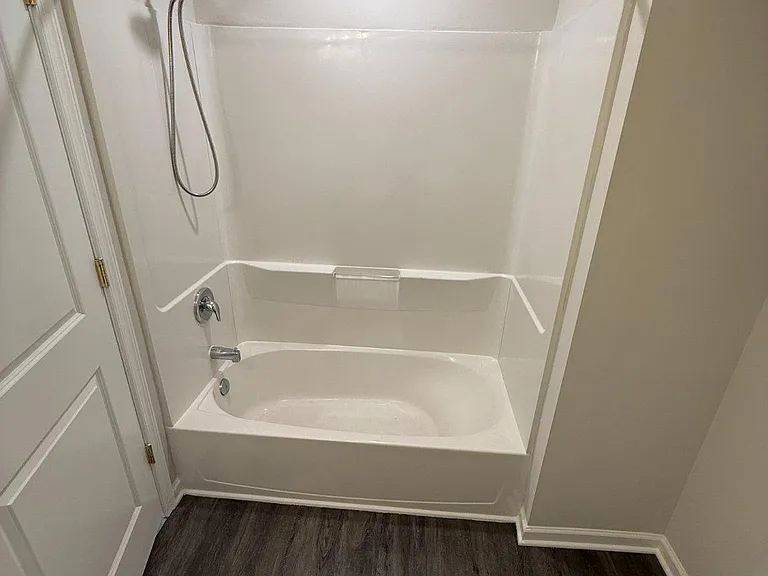 135 S Charlotte St — Photo 17
