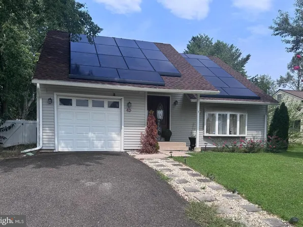 24 Peachton Ln, Sicklerville, NJ 08081