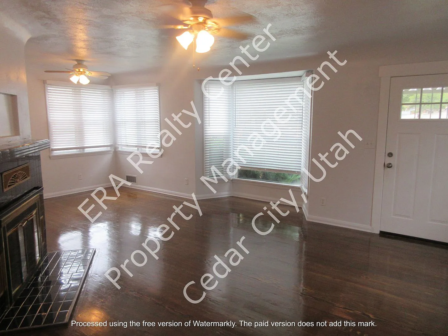 Move-in Bonus Charming 4 bedroom, 2 bath single family home — Photo 3