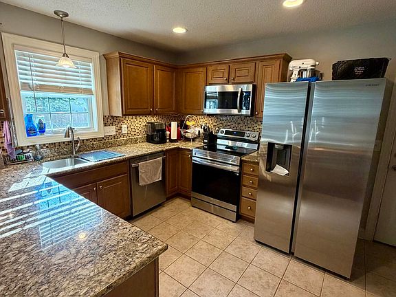 5th image of 178 Waters Edge Dr